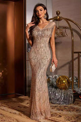 Elegantes Partykleid mit Champagnerquasten und Pailletten