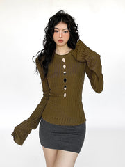 Top mit Cut-out-Rippstrick und Glockenärmeln