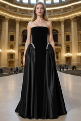 Mit Kristallen verziertes, gerafftes Bustier-Maxikleid für Partys