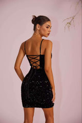 Paillettenbesetztes, transparentes, figurbetontes Partykleid mit Schlitz