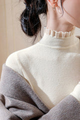 Elegantes, figurbetontes Unterhemd mit Stehkragen und Spitzeneinsätzen