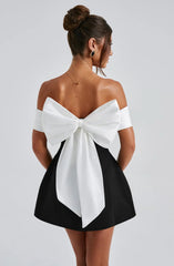 Elegantes Minikleid mit Schleifendesign