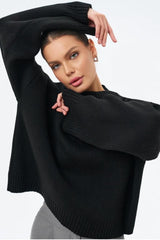 Unifarbener, locker gestrickter Rundhalspullover