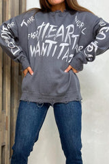 Lockerer, mittellanger Strickpullover mit Graffiti-Buchstabenprint