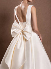Satin-Abendkleid mit Neckholder 