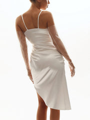 Kleid mit V-Ausschnitt und Rückenschlitz 