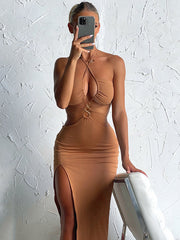 Kleid mit hohem Schlitz und Cut-out 