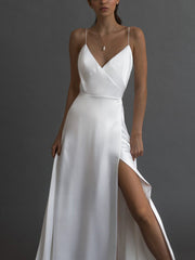Elegantes Abendkleid mit Trägern und V-Ausschnitt 