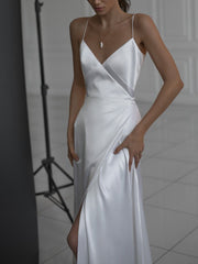 Elegantes Abendkleid mit Trägern und V-Ausschnitt 