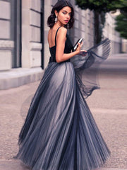 Blaues, elegantes Abendkleid mit V-Ausschnitt und Spitze 