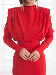 Elegantes Abendkleid mit Rollkragen und Schlitz 