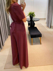 Eleganter, lässiger Jumpsuit mit V-Ausschnitt, Bindeband, hohem Bund, kurzen Ärmeln und weitem Bein 