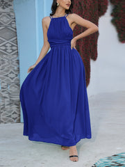 Neckholder-Kleid aus einfarbigem Chiffon – ein elegantes Pendlerkleid 