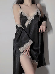 Spitzen-Pyjama-Set mit tiefem Ausschnitt und Trägern 