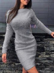 Plüschiges, langärmeliges, figurbetontes Minikleid