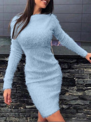 Plüschiges, langärmeliges, figurbetontes Minikleid