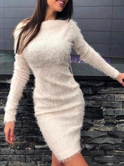 Plüschiges, langärmeliges, figurbetontes Minikleid