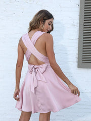 Sexy einfarbiges Neckholderkleid mit gekreuzten Trägern 