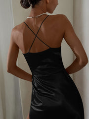 Kleid mit Rüschensaum und Schlitz 