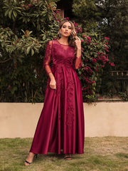 Besticktes Abendkleid mit langen Ärmeln 