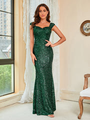 Paillettenbesetztes Abendkleid mit hohem Druck 