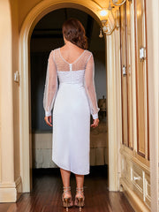 Trägerloses Abendkleid aus Netzstoff mit Perlen und Hüftwickel